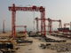 Le chantier naval hydraulique de moteur tend le cou la grue électrique de plate-forme de portique de chantier naval les yards courants